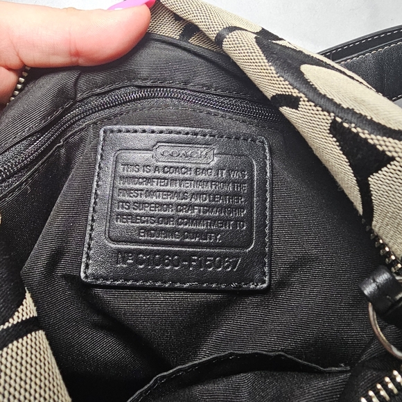 Coach Signature Canvas Duffle - Picture 10 of 10